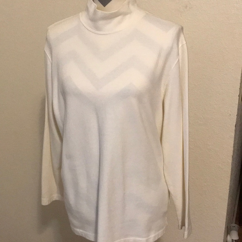 1X cream turtle neck NWOT